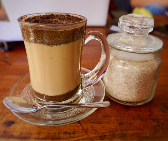 Czarna esencja po posiłku. Czy możemy wypić kawę zaraz po obiedzie?